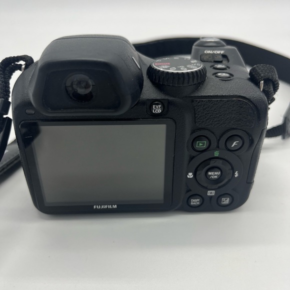 Fujifilm FinePix S2000HD 10 MP Wide Angle Digital Camera - Picture 7 of 11
